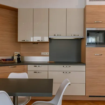Light-filled With Lateral Sea View Appartement
